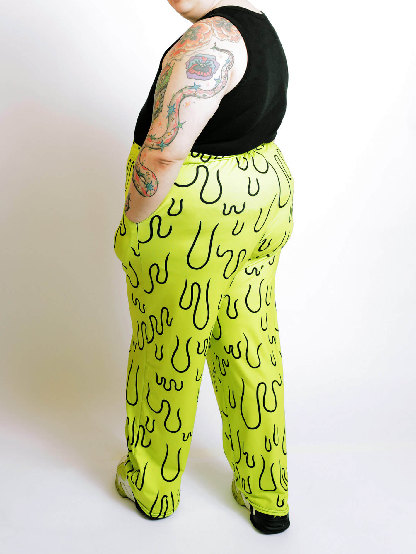Plus size slime print pants.