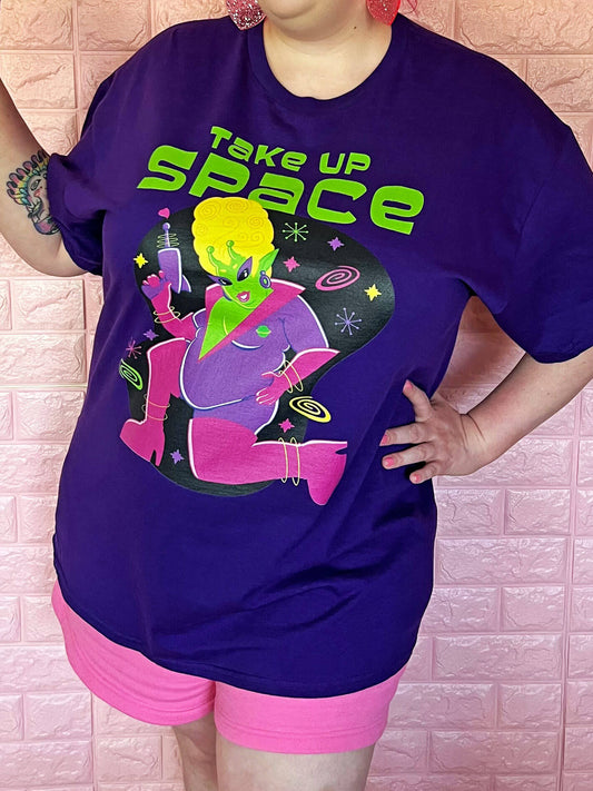 Plus size alien babe pinup t-shirt.