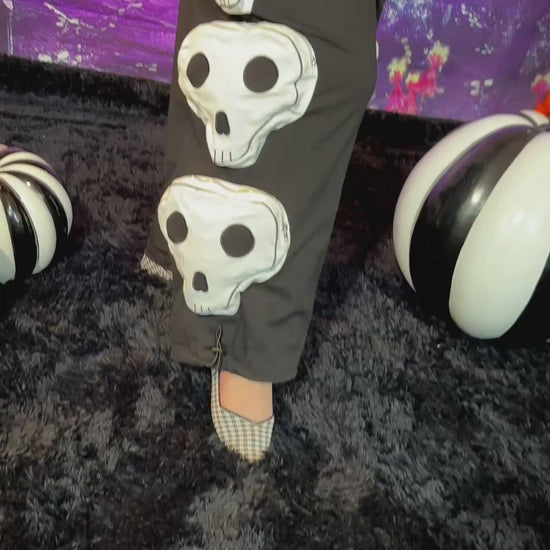 Plus size skull shaped pocket cargo pants.