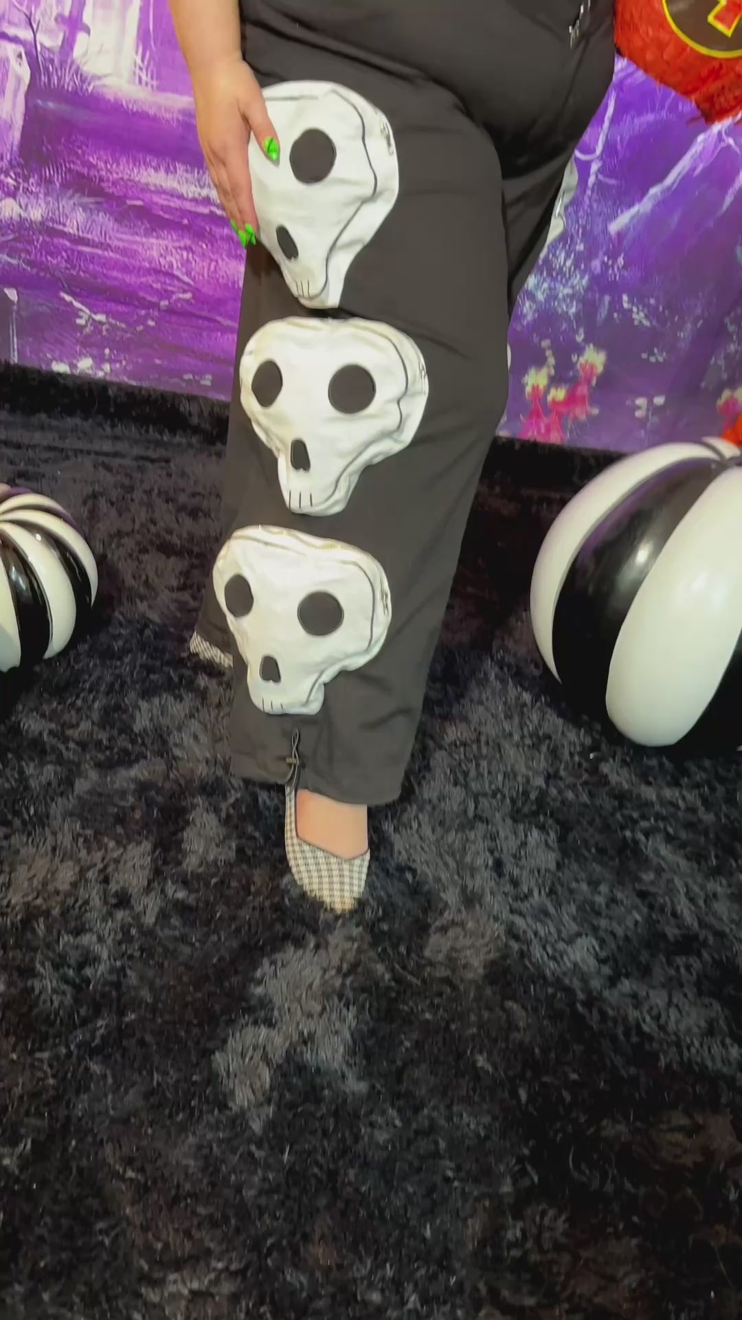 Plus size skull shaped pocket cargo pants.