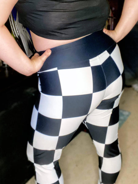 Checkered plus size leggings.