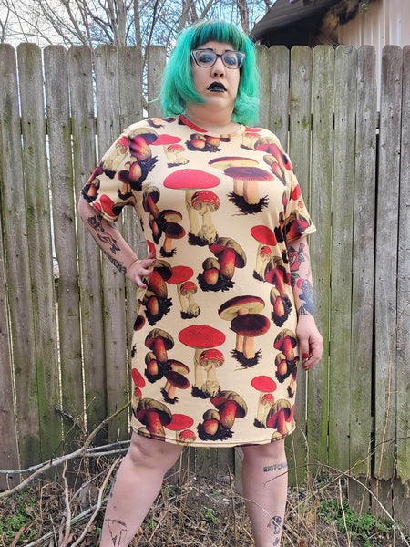 Cottagecore plus size mushroom dress.