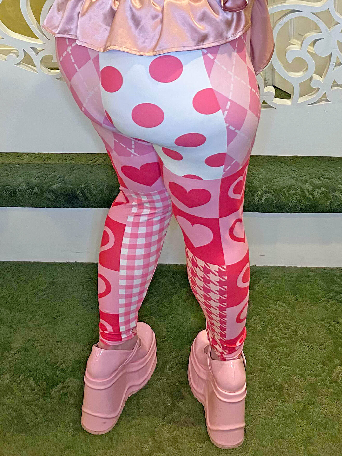 Kawaii pink plus size leggings.
